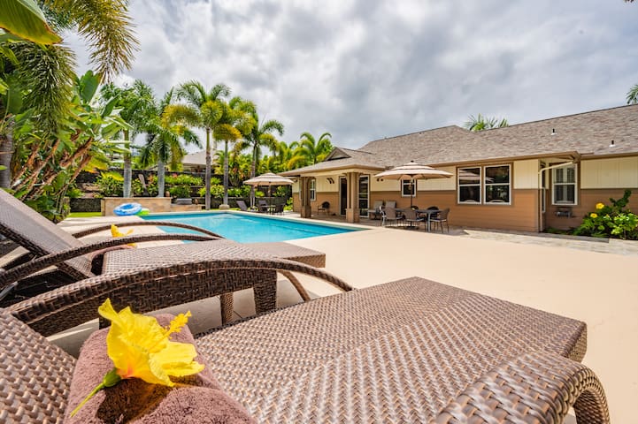 Tropical paradise, heated pool, ocean views, AC