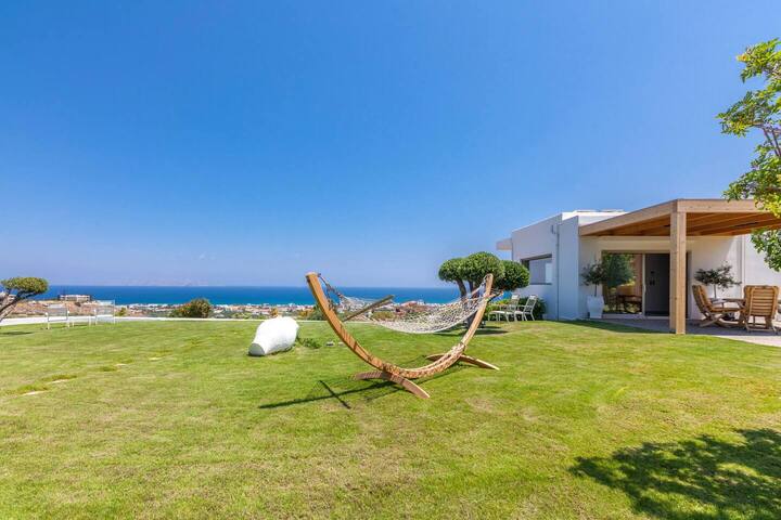 Sea View 4BR Villa | Heated pool | Sauna gallery image 3
