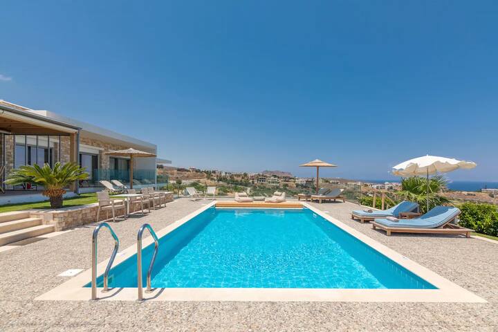 Sea View 4BR Villa | Heated pool | Sauna gallery image 2