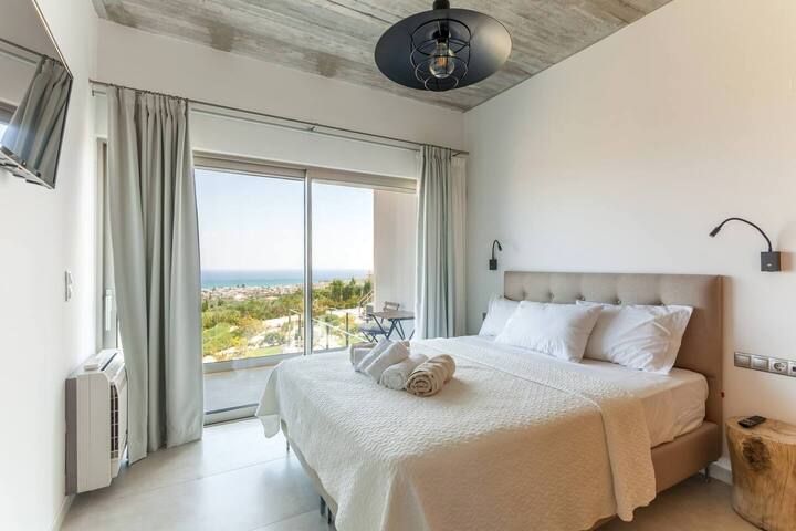 Sea View 4BR Villa | Heated pool | Sauna gallery image 4