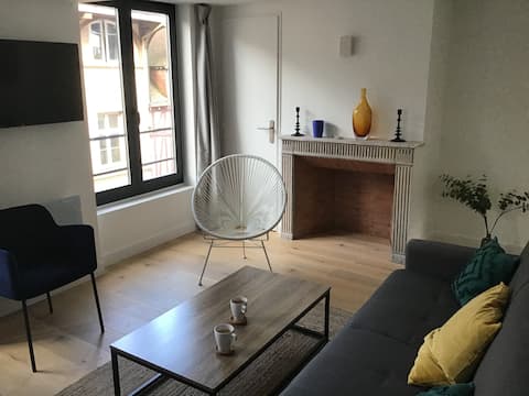 Popular Airbnb listing: Rouen Hyper Centre. Charming in pedestrian street in C.H.U.R. / Place Saint Marc / Martainville / Croix De Pierre / Saint Nicaise