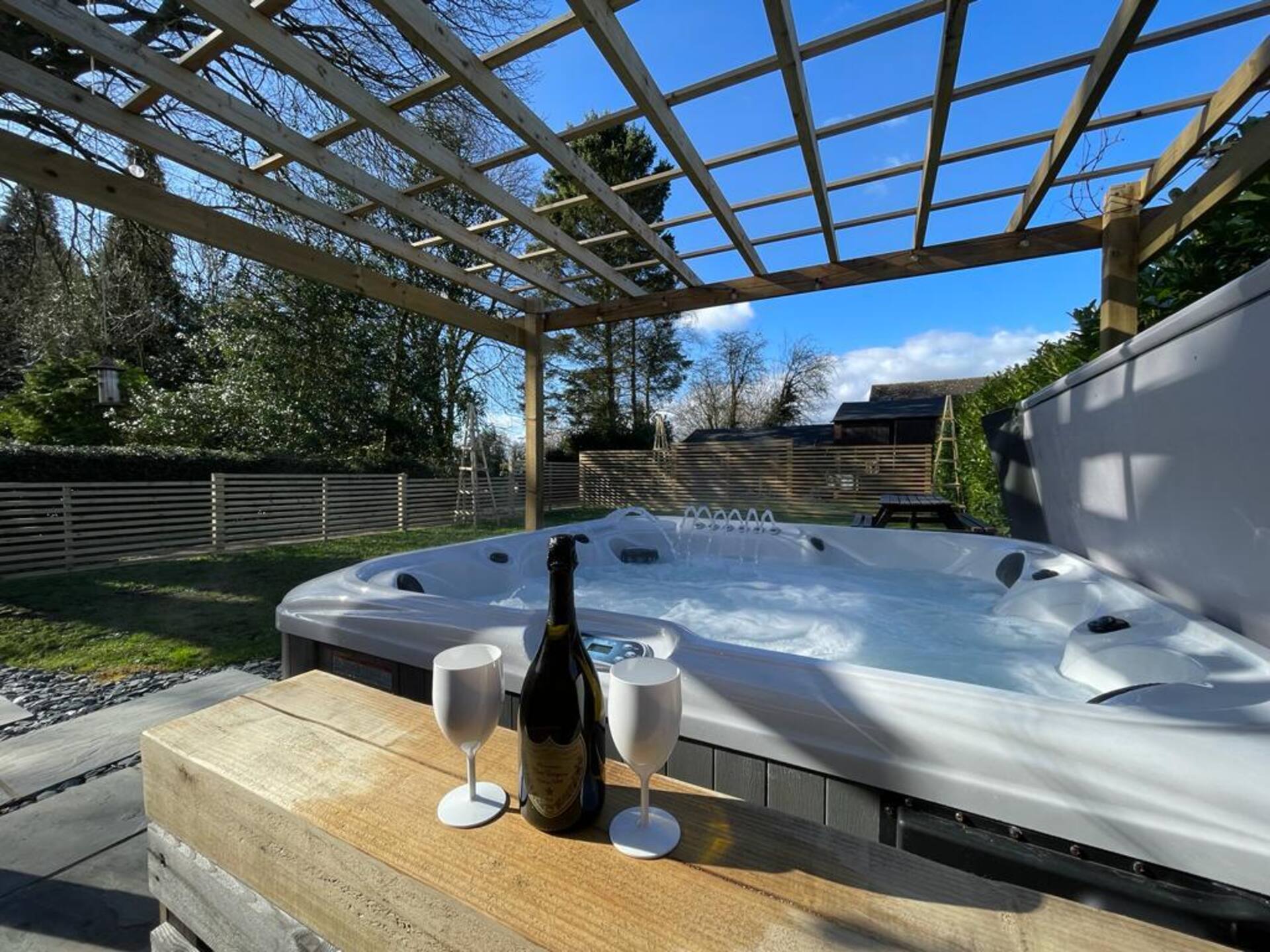 2 Bedroom Private Guest House With hot tub