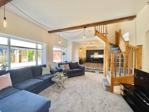 2 Bedroom Private Guest House With hot tub
