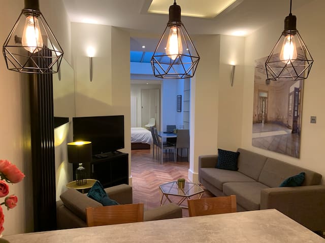 Hyde Park 3bed w/patio seen on House Hunters Int’l gallery image 4