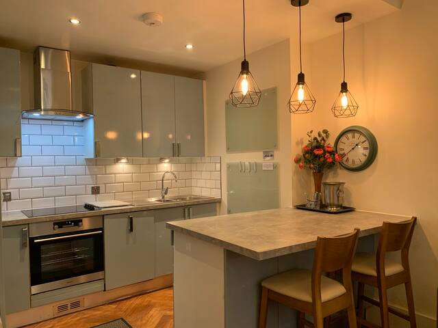 Hyde Park 3bed w/patio seen on House Hunters Int’l gallery image 2