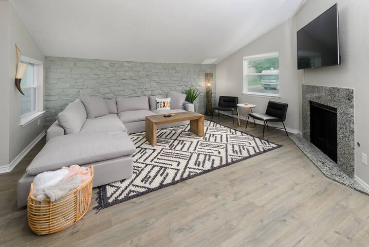 Prime Location 4 Bedroom home in South Austin