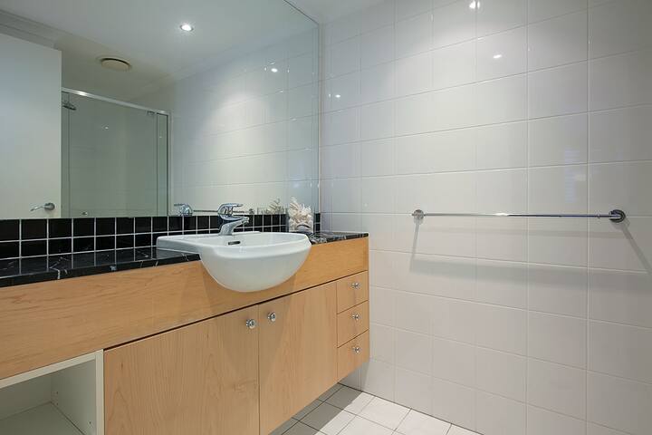 Spacious, Ocean Views, Pool gallery image 4