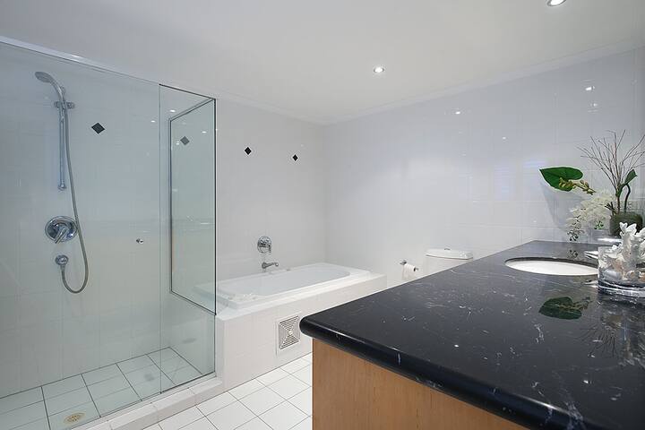 Spacious, Ocean Views, Pool gallery image 3