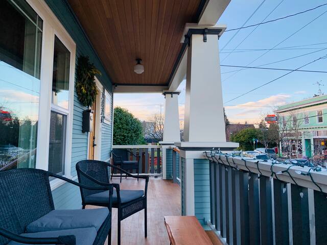 5BR Modern Craftsman on artsy Alberta St gallery image 5