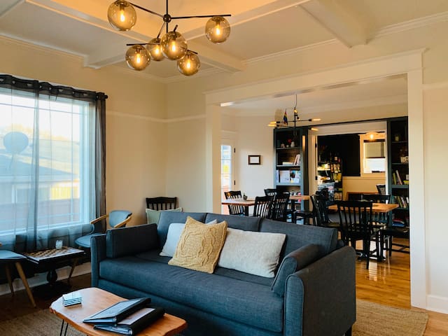 3BR Spacious hm on Alberta St in cool art district gallery image 2