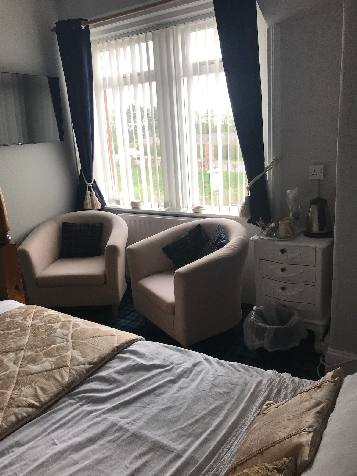 Welcoming House with parking. Room 7