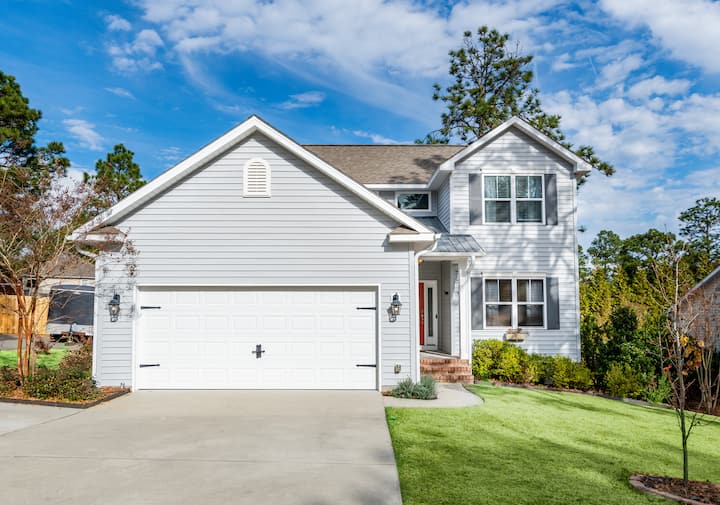 NEW Pinehurst Home Sleeps 12! (Great Location) Houses for Rent in