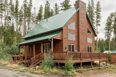 Peaceful Red Feather Retreat-Family & Pet Friendly