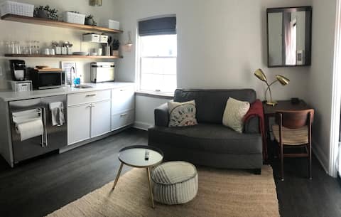 Successful Airbnb property: Lola's Little House in Hale