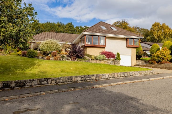 Executive Luxury Home With Gym & 2 Car Garage - Drymen