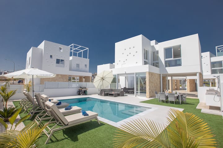 Blue Island Villa, Protaras-Centre 200m From Beach