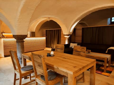 Vaulted stable in the Regental