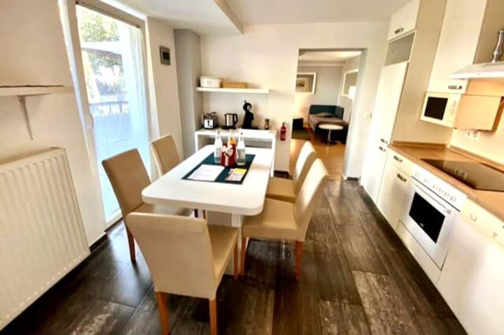 City Apartment Mit Terrasse Parkplatz - Berlim