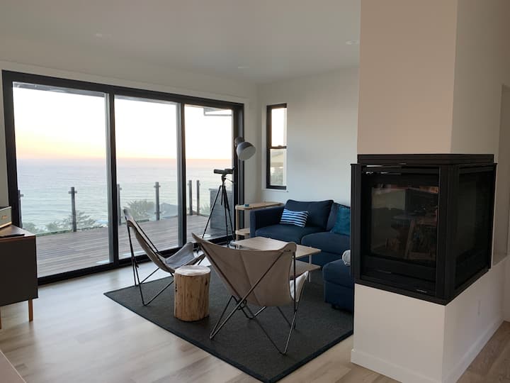 Modern Home Ocean views Hot-tub Late check-out EV