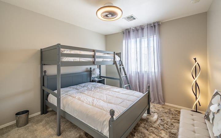 Dyshe e rehatshme mbi krevat me madhësi të plotë