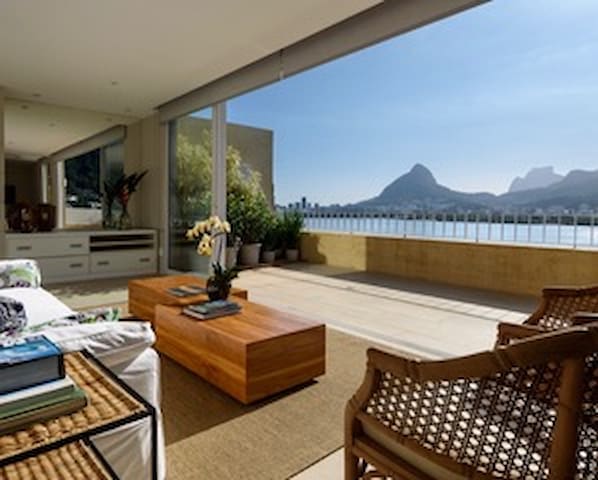 Cobertura Frente Lagoa vista excepcional