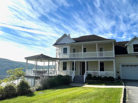 Hillside villa with 9-mile lake views