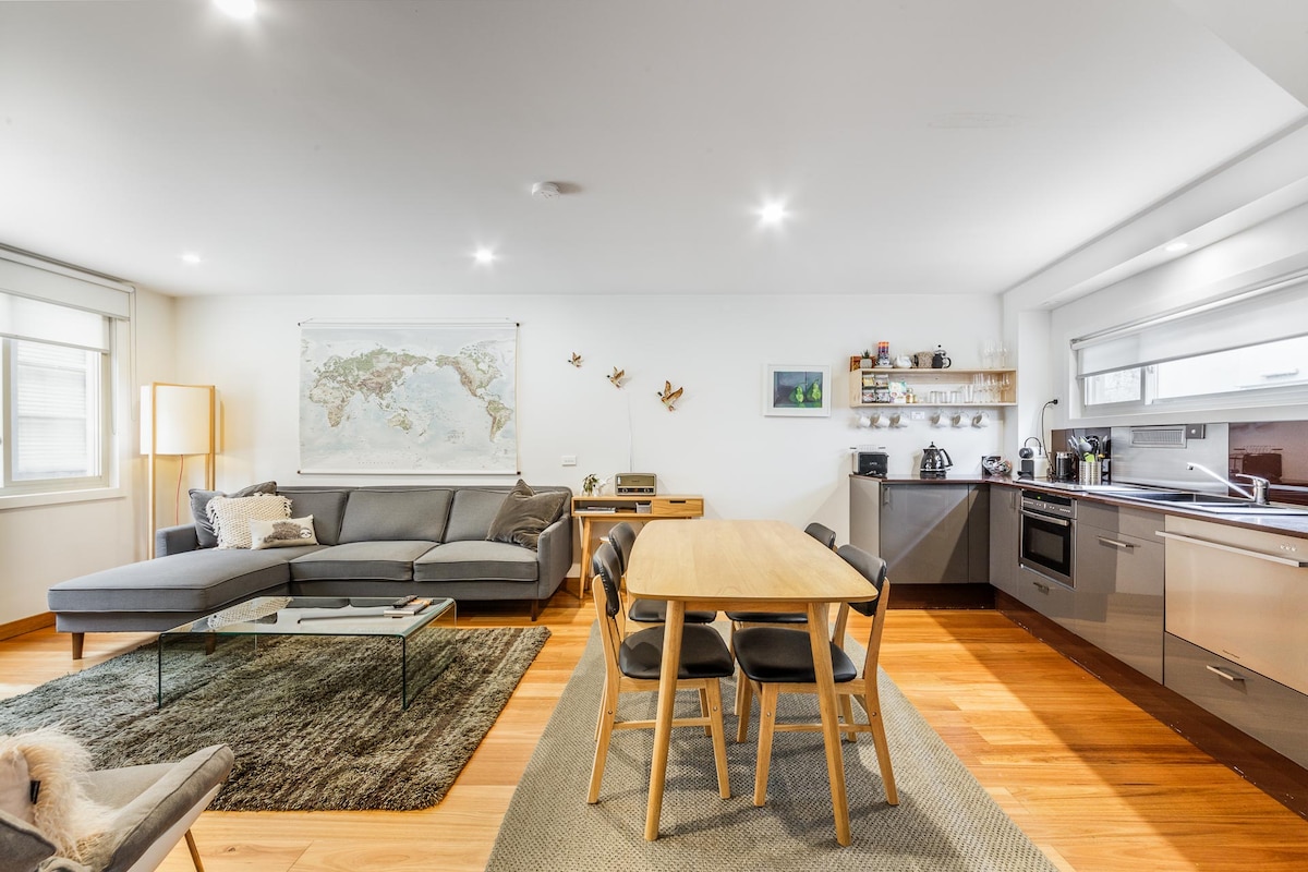 Successful Airbnb property: Cosmopolitan Comfort & Tranquillity in Abbotsford