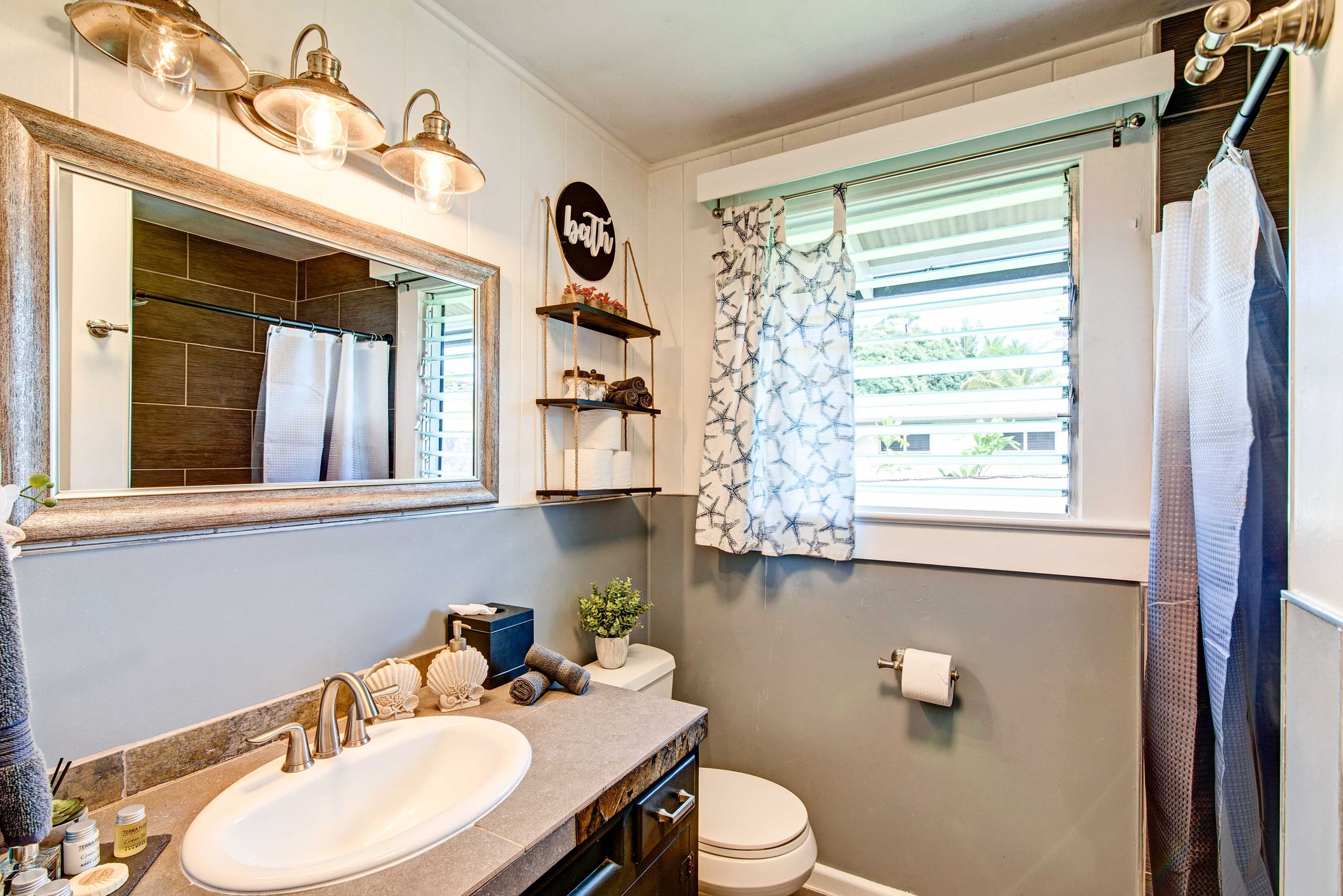 Home in Hilo · ★4.82 · 3 bedrooms · 3 beds · 1 bath - Image 43