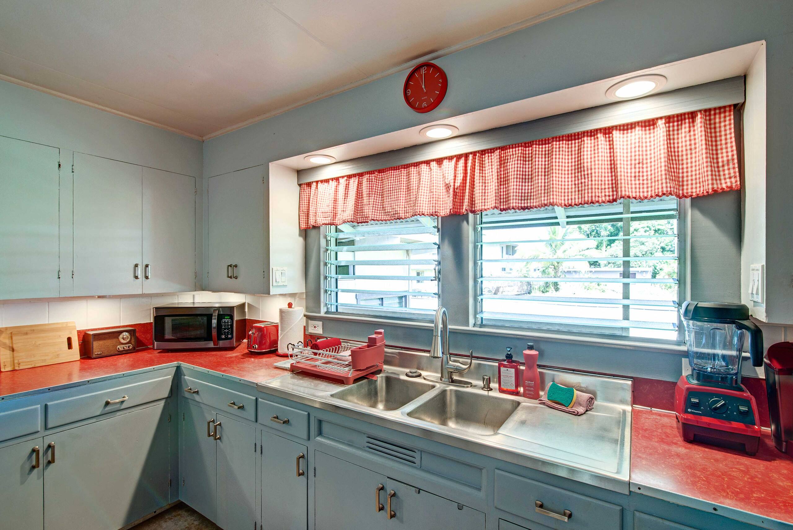 Home in Hilo · ★4.82 · 3 bedrooms · 3 beds · 1 bath - Image 11