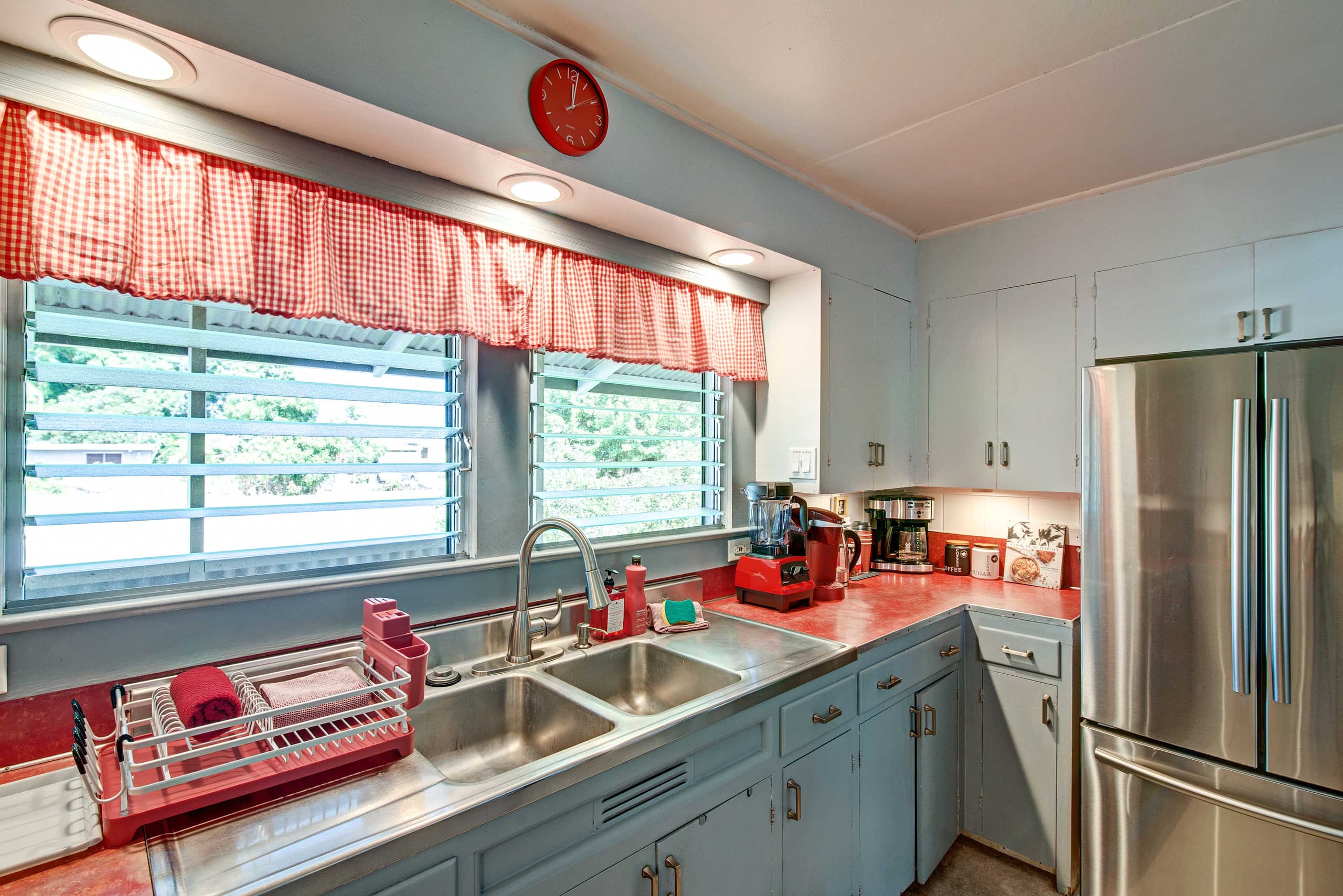 Home in Hilo · ★4.82 · 3 bedrooms · 3 beds · 1 bath - Image 12
