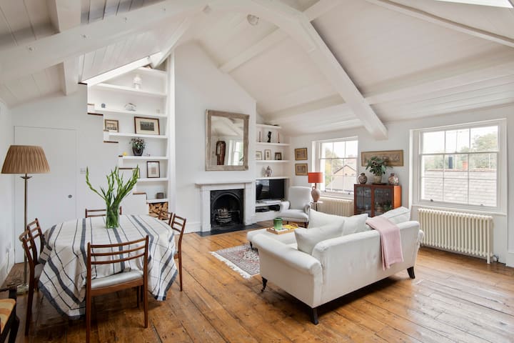 Loft-style, 2 bedroom apartment in Camberwell