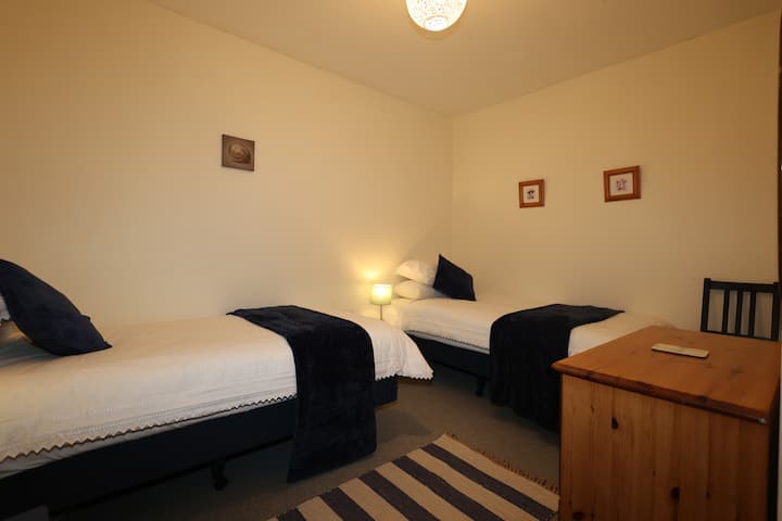 Chata pri rybníku - spálňa s oddelenými posteľami alebo s manželskou posteľou