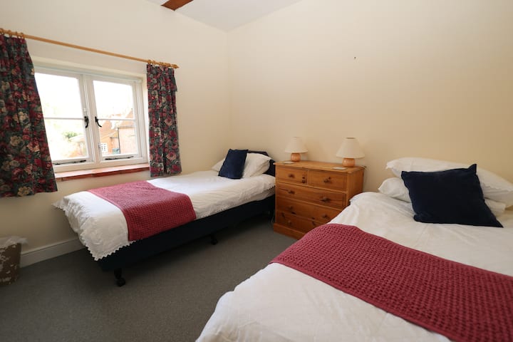 Dvojposteľová spálňa Swallows Cottage