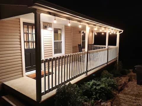 The Kenyon Cottage, steps from Kenyon College
