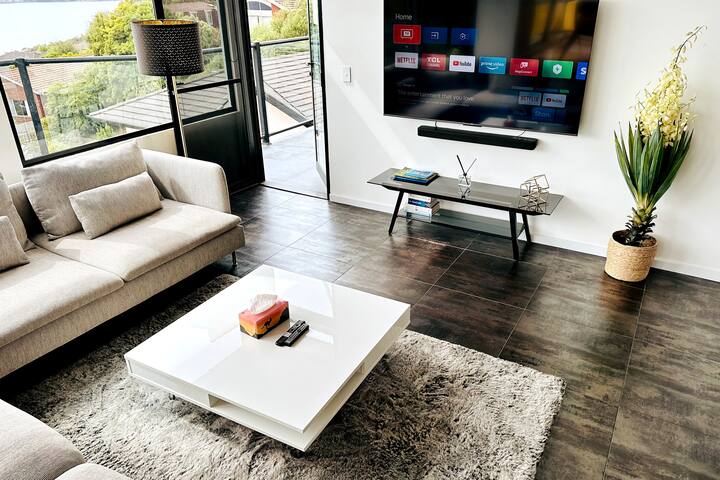 Nicholas House – Luxury with river & city views gallery image 4