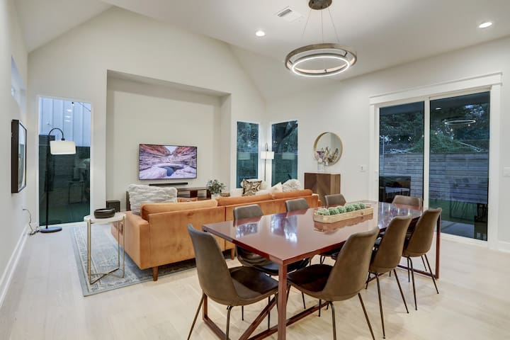 Bachelor(ette) House | East Downtown | Sleeps 24 gallery image 3