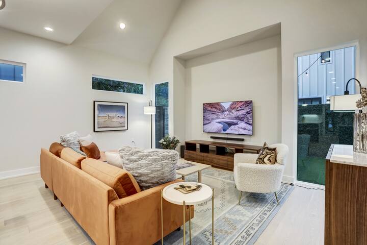 Bachelor(ette) House | East Downtown | Sleeps 24 gallery image 5