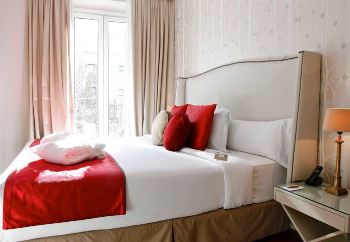 Cibeles Boutike- Senior Suite