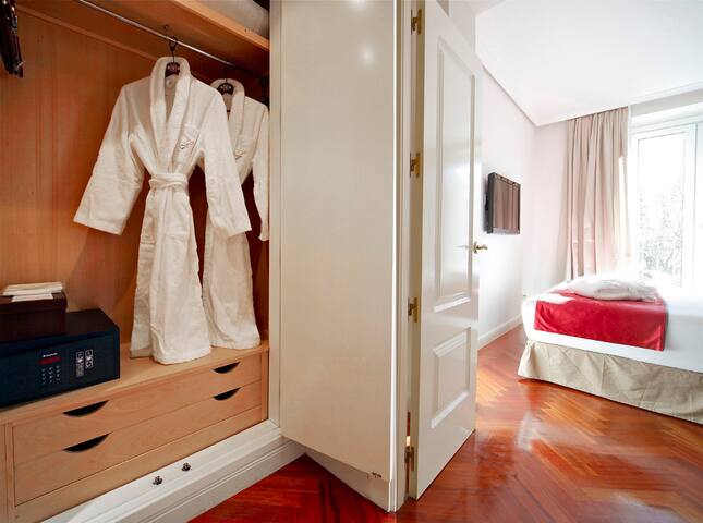 Cibeles Boutike- Senior Suite gallery image 3