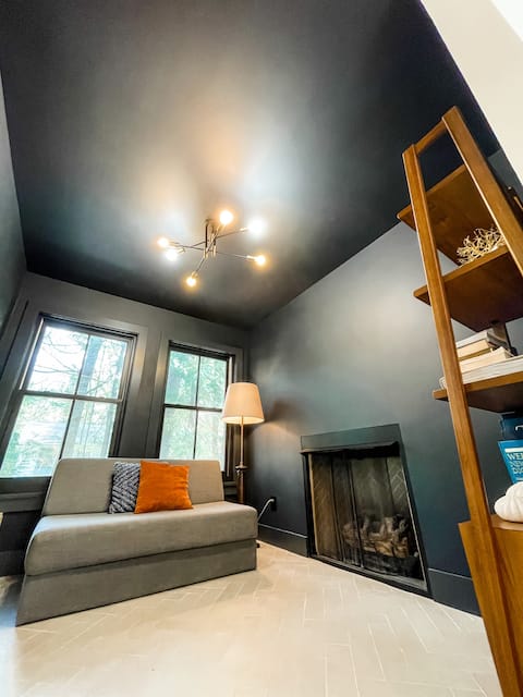 Successful Airbnb property: Cozy All Season Modern Retreat in Springs
