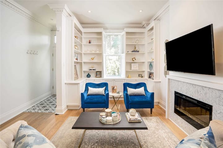 Stunning Yorkville Townhome Backing onto Park