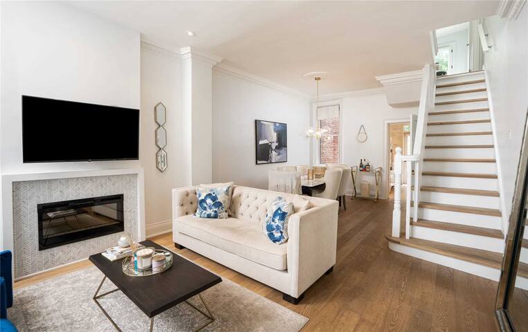 Stunning Yorkville Townhome Backing onto Park gallery image 5