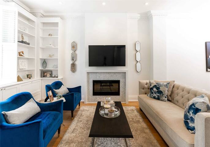 Stunning Yorkville Townhome Backing onto Park gallery image 2