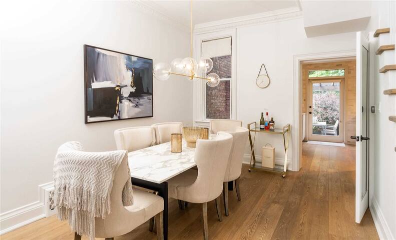 Stunning Yorkville Townhome Backing onto Park gallery image 3