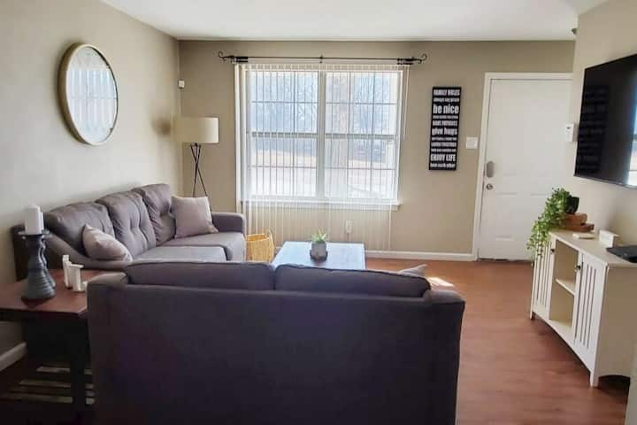 More Bang! Less Buck! Nice Quiet Neighborhood! - Alton, IL