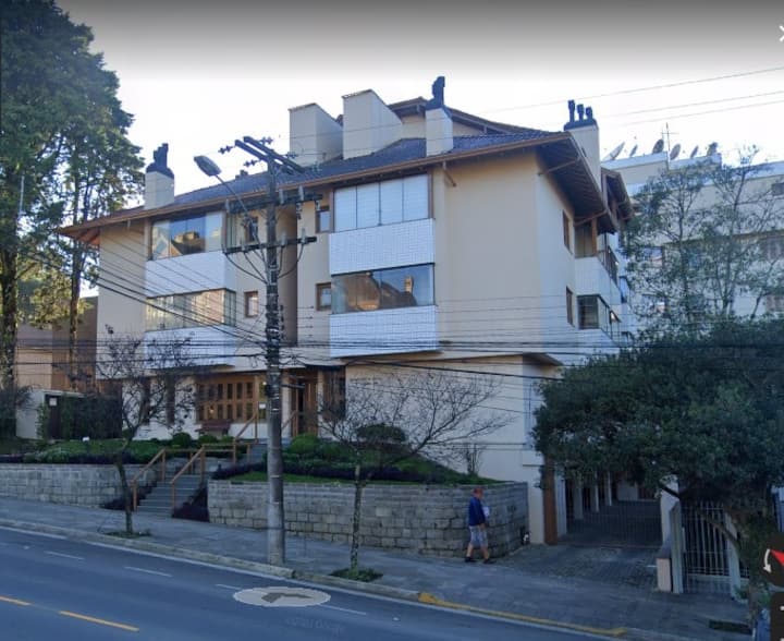 Apartamento No Centro Com Garagem. - Gramado