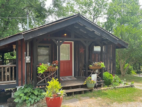 Successful Airbnb property: Windcrest Loft- charming retreat near the river. in Dillsboro
