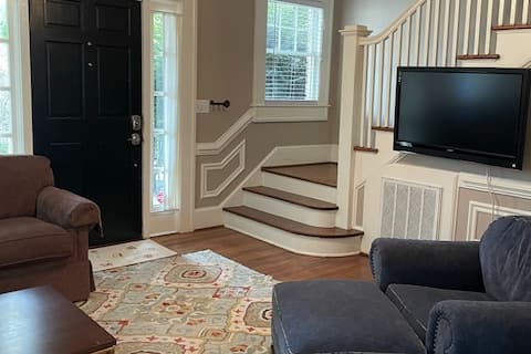 Top Airbnb: Historic University Hill* Walk to 5 Points & USC! in Columbia