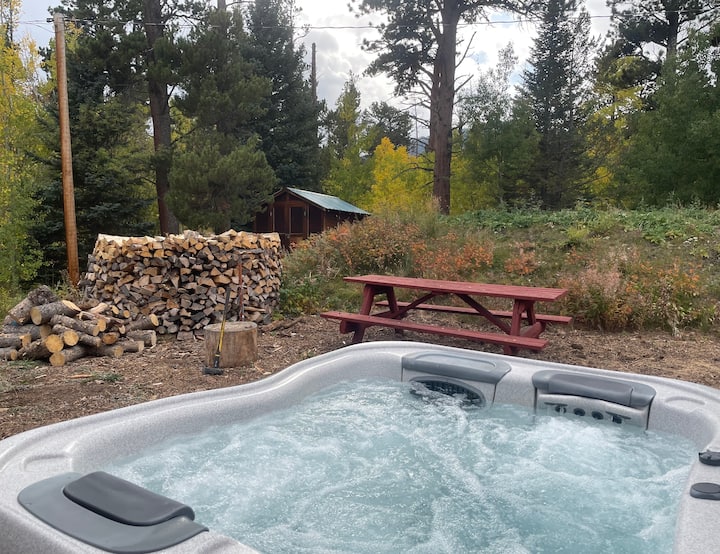 Cozy Mountain Cabin w/ Hot Tub Near National Park