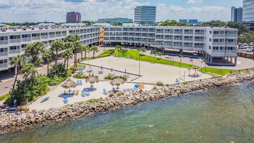 Listing in Town N Country